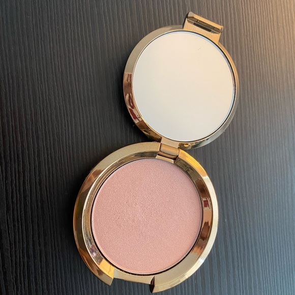 COPY - Becca Light Chaser Highlighter in Rose Quartz - Picture 4 of 5